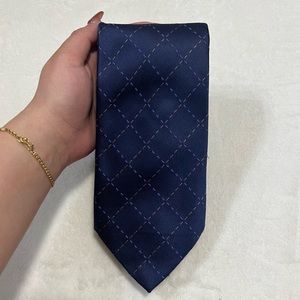 BLUE DOTTED LINES PATTERN TIE